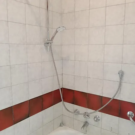 Ampio Monolocale Vicino Al Lungolago Di *