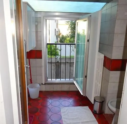 Ampio Monolocale Vicino Al Lungolago Di * לקו