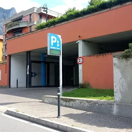 Ampio Monolocale Vicino Al Lungolago Di ليكو