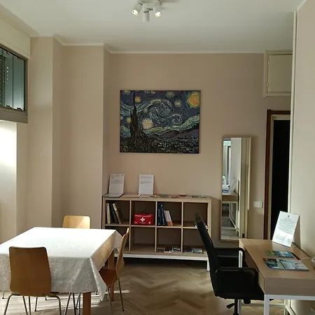 Ampio Monolocale Vicino Al Lungolago Di Apartament