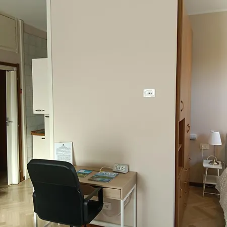 Ampio Monolocale Vicino Al Lungolago Di Apartament *