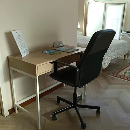 Ampio Monolocale Vicino Al Lungolago Di Apartament
