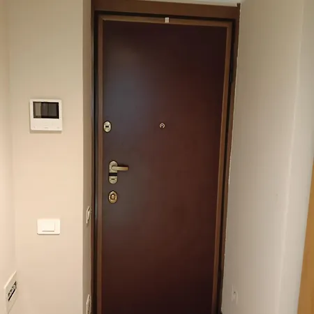 Ampio Monolocale Vicino Al Lungolago Di Apartament
