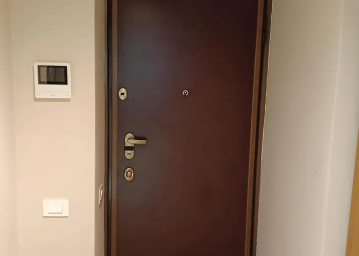 Ampio Monolocale Vicino Al Lungolago Di Lägenhet