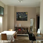 Ampio Monolocale Vicino Al Lungolago Di Apartament