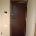 Ampio Monolocale Vicino Al Lungolago Di Apartament
